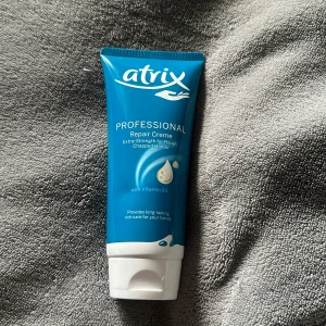 Atrix handkräm - Har mängder av denna handkräm hemma, så jag kommer inte få slut på allt själv. Säljer dessa 11kr/styck. 100ml i varje