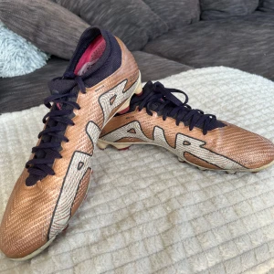 Nike vapor 15 - Säljer dessa, använt fåtal gånger och är i fint skick! 