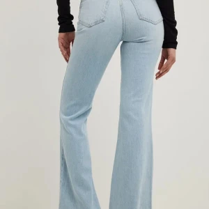 Jeans - Säljer dessa jeans då de inte kommer till användning. LÅNADE bilder🩷