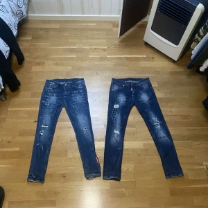 Dsq byxor  - 2 fina Dsquared byxor slim fit och båda är i storlek 46. De är knappt använda och skick 8/10! 800st. Det är bara att skriva vid funderingar eller liknande!