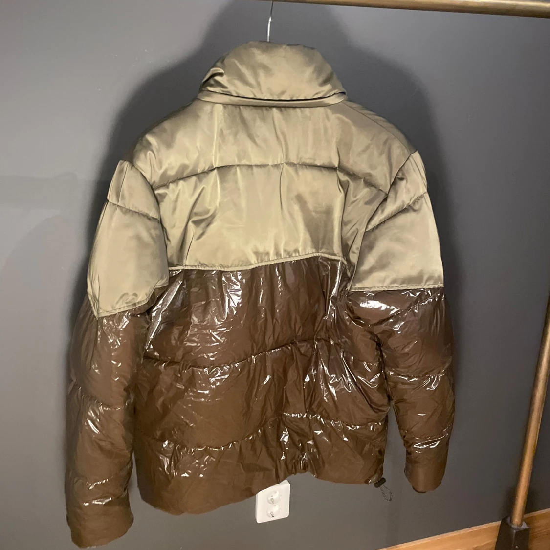 Beige och brun pufferjacka från River Island - 90