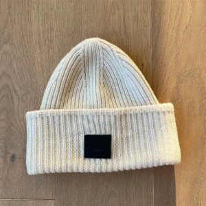 Acne mössa  - Jätte fin acne mössa, i bra skick. 