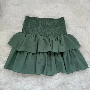 Grön volang kjol från Nelly - Grön volang kjol från Nelly i storlek S💞