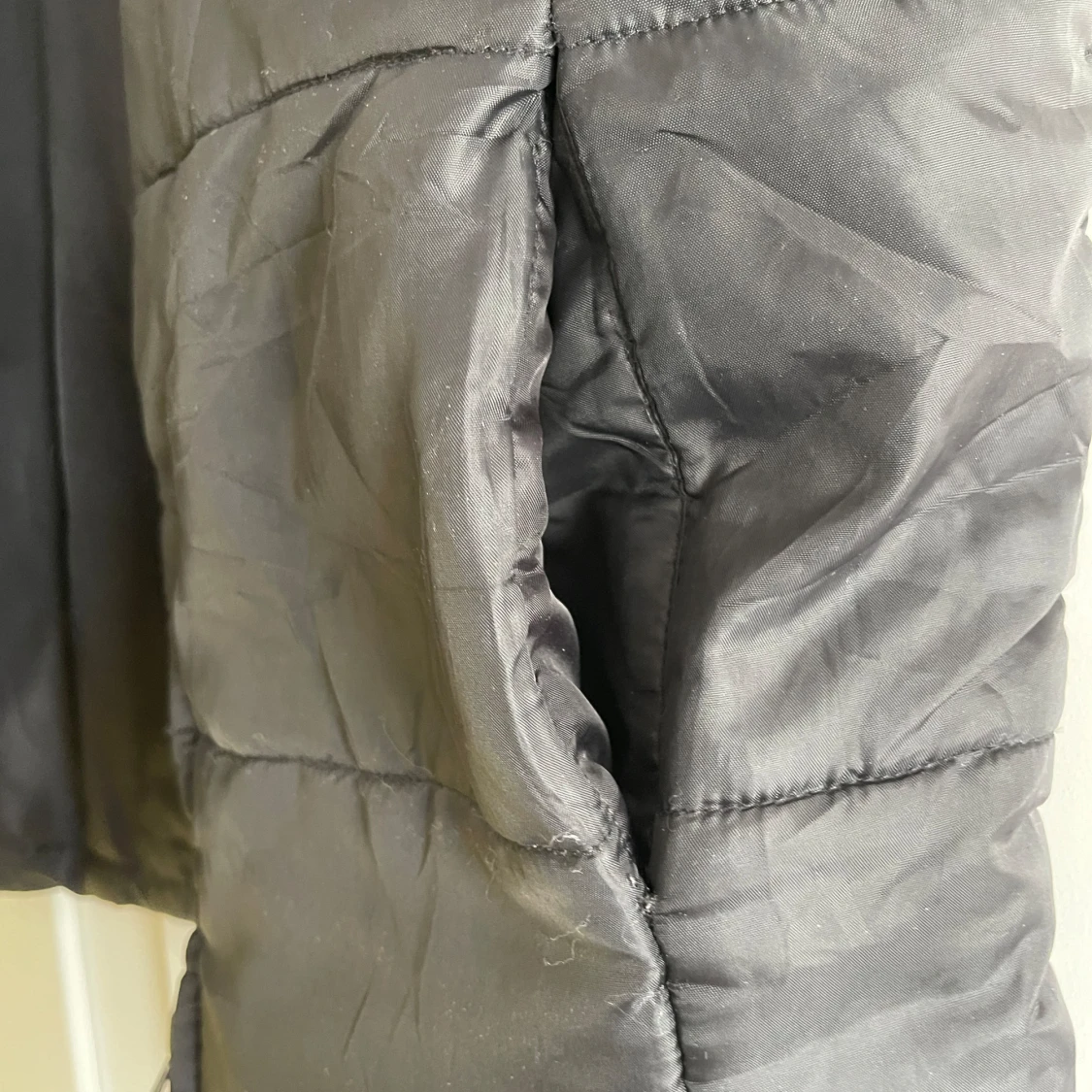 Grå quiltad dunväst - 90