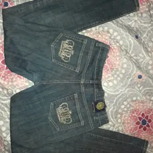 Snygga jeans 💕 Från?? Rock & Republic 💕 Skick?? Ny utan prislapp, bara provat på💕 