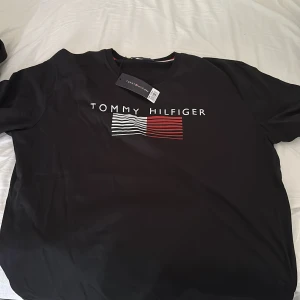 Tommy helfigur t shirt - Oanvänd passade it mig