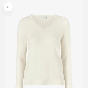 Vit stickad tröja🥰 - V-ringad stickad tröja från vila! Nypriset är 329💕 skriv för fler bilder!