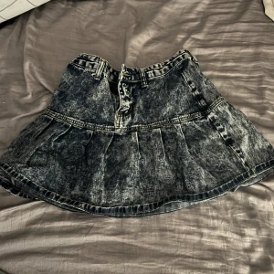 Jeanskjol - Jeanskjol, tror den e storlek XS eller S