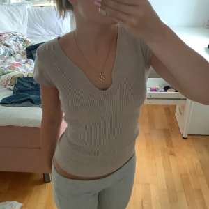 Tröja - Jättefin stickad tröja, super mysig och bekväm! Jätte bra skick bara använt ett fåtal gånger🥰🥰