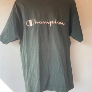 Champion tröja, small - tröjan är small men den passar medium bra ändå