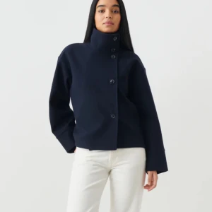 Marinblå jacka - Marinblå kort kappa från ginatricot💕💕💕