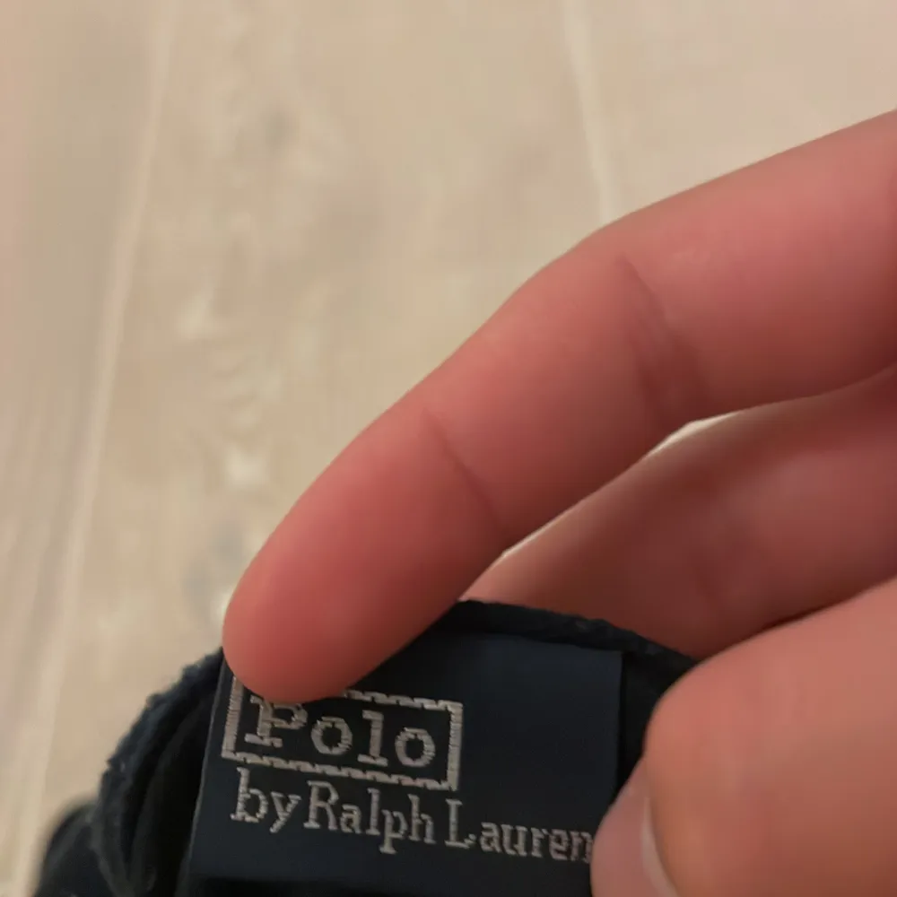 Hej! Säljer en pike från Ralph Lauren Då den blir för liten och bara ligger i garderoben. Den är stl 10-13 år = 150-162 cm lång. Snygg tröja med bra höst färger. Nypris ligger på 1200kr ish och mitt pris är 650kr Hör av vid frågor. Ha det gott. T-shirts.