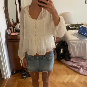 Blus  - Blus från zara, så fin men har aldrig fått till användning 