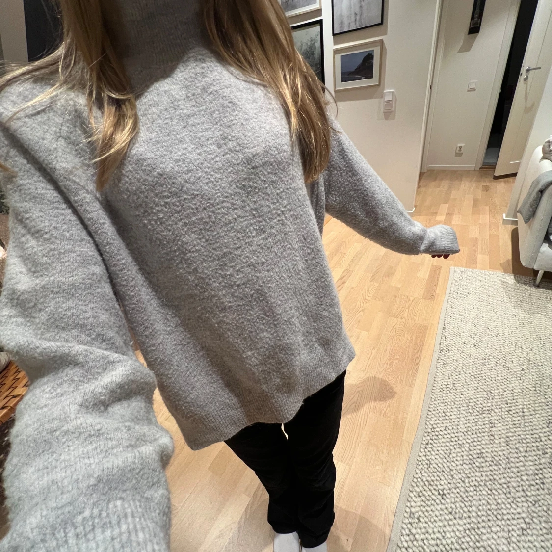 Grå stickad polotröja - 1