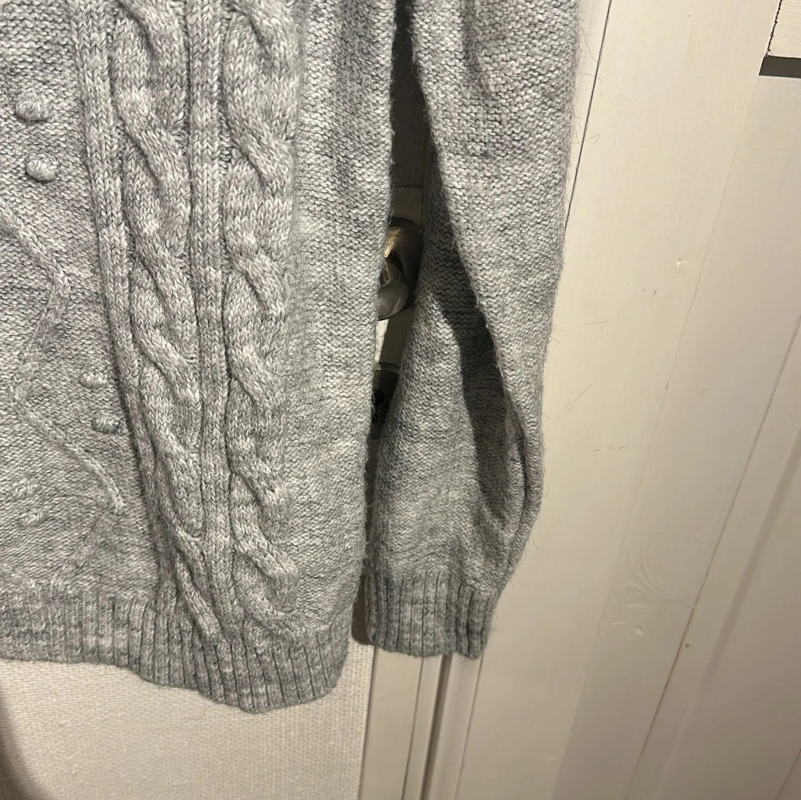 Grå stickad tröja från LC Waikiki - 4