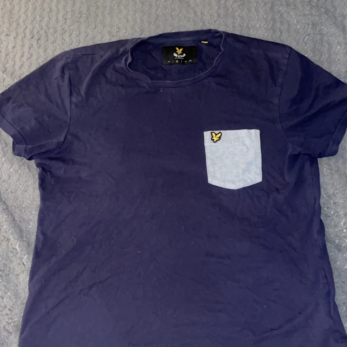 Mörkblå Lyle & Scott tröja