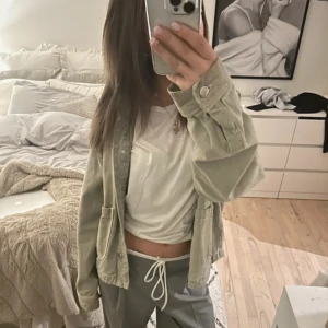 ZARA grön jeansjackan💕 - Intressekoll på min slutsålda grön jeansjacka💖