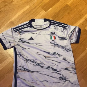 Italien tröja o Manchester city tröja - Säljer båda 