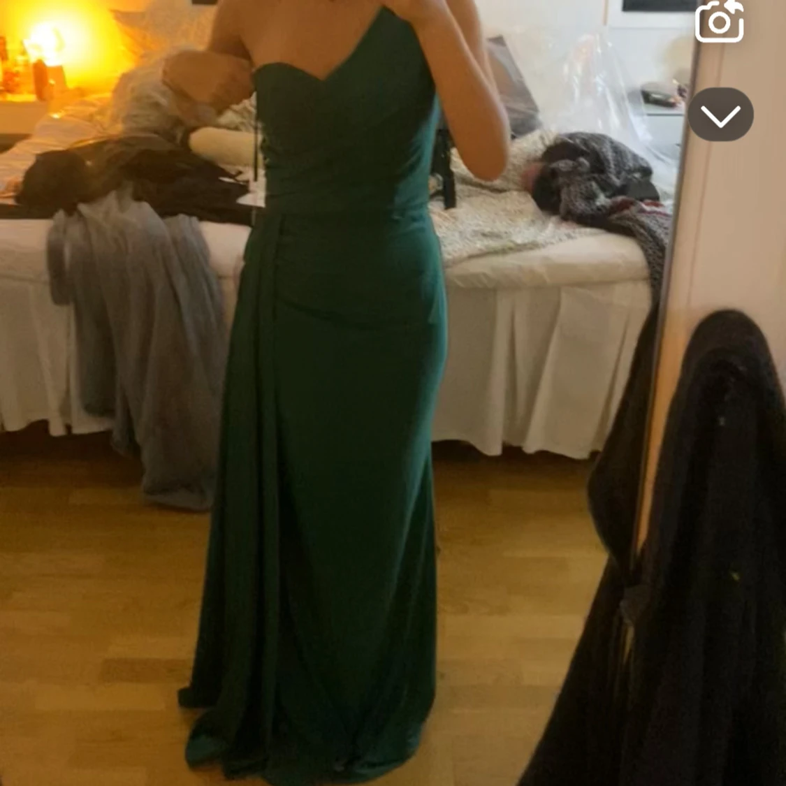 Grön axelbandslös långklänning