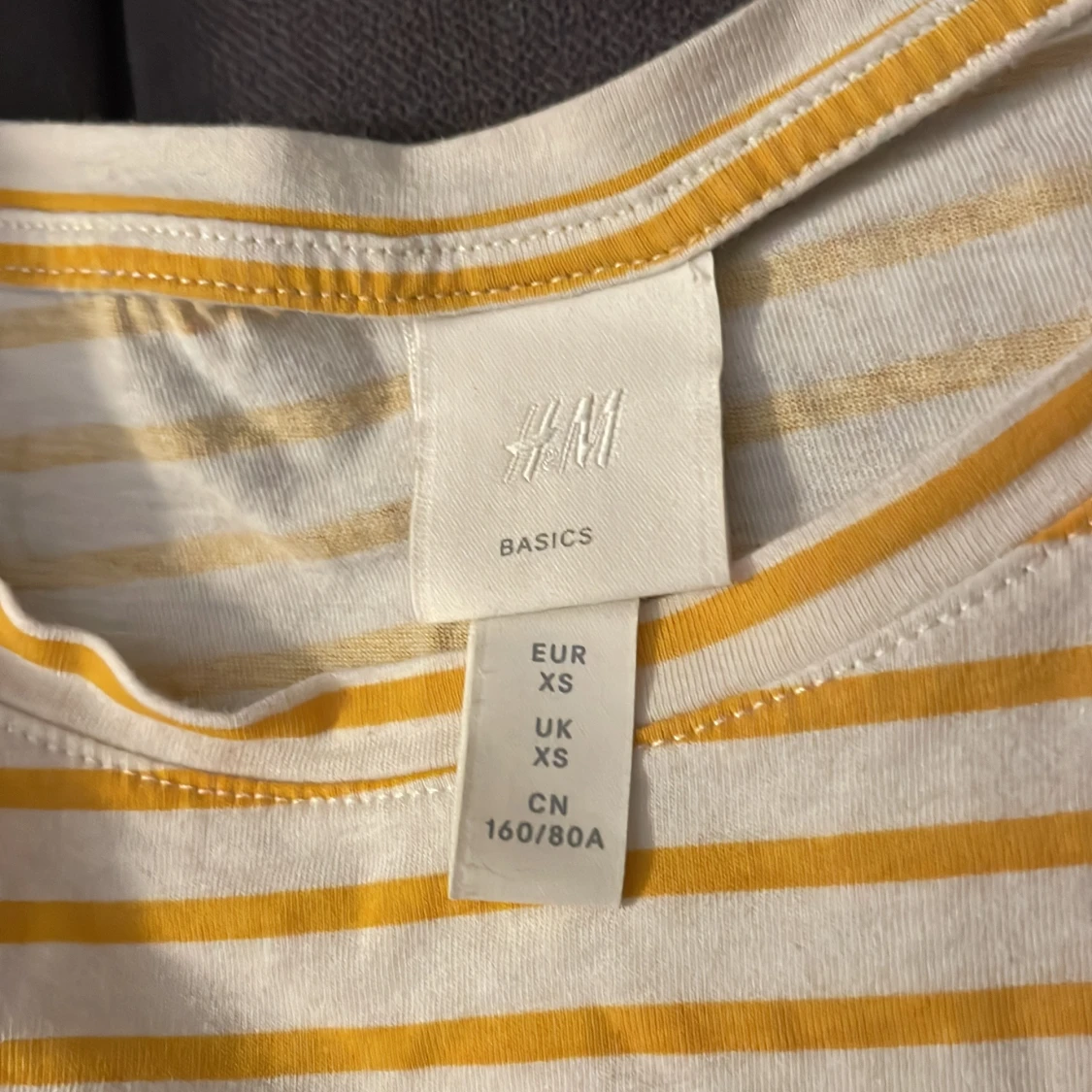 Gul- och vitrandig t-shirt  - 3