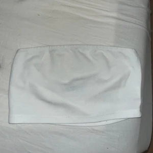 Vit tup topp från shein - Bra skick, använd nån gång 