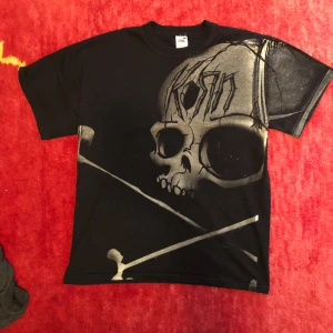 rare 2000s skull korn tshirt - väldigt ovanligkorn tshirt, på ebay och depop säljs dom 1000-1600kr Size L, 69x52 