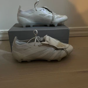 Adidas predator  - Adidas fold over predator i bra skick. Storlek 42. 