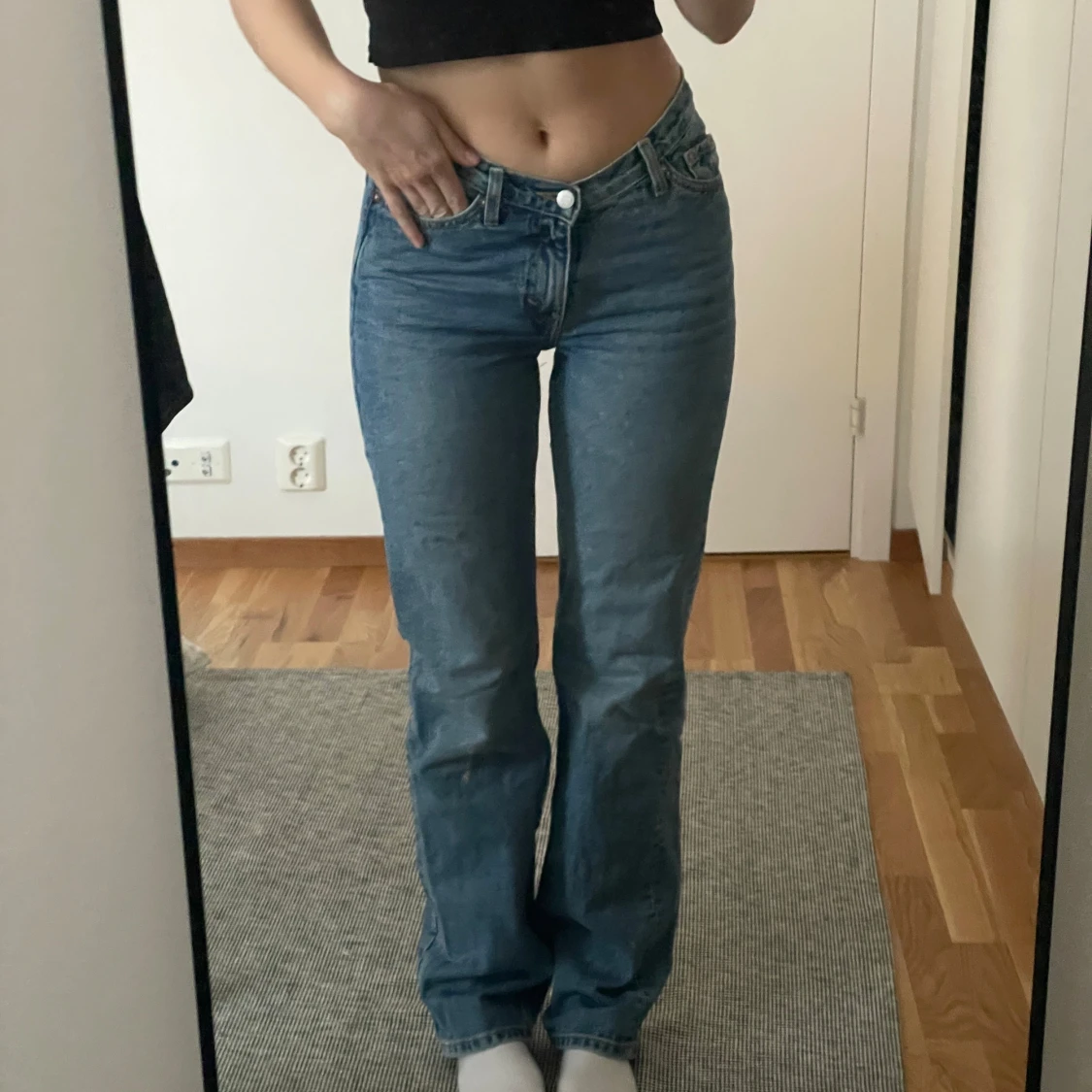 Blå jeans med bootcut
