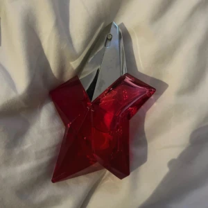 Angel Nova Eau de Parfum - Säljer en Angel Nova Eau de Parfum från Mugler. Innehåller 30 ml och är helt oanvänd❤️