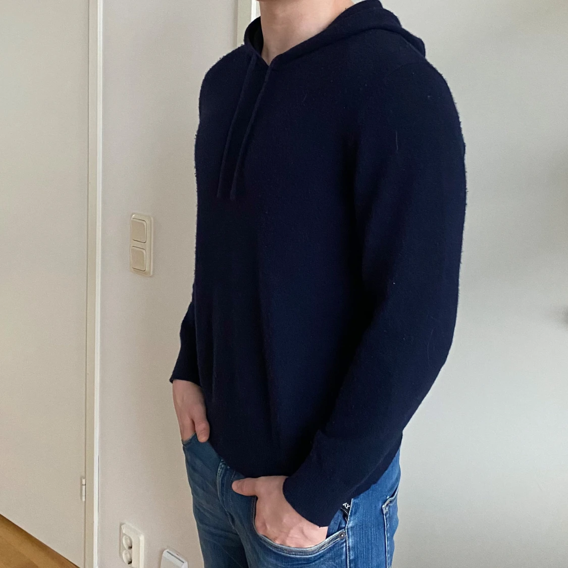 Mörkblå hoodie - 2