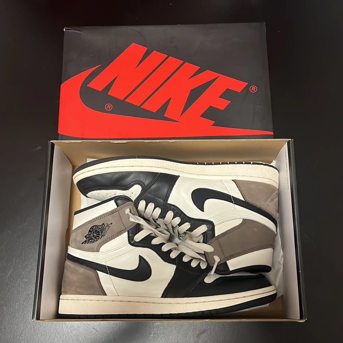 Air Jordan 1 Retro High OG Mocha
