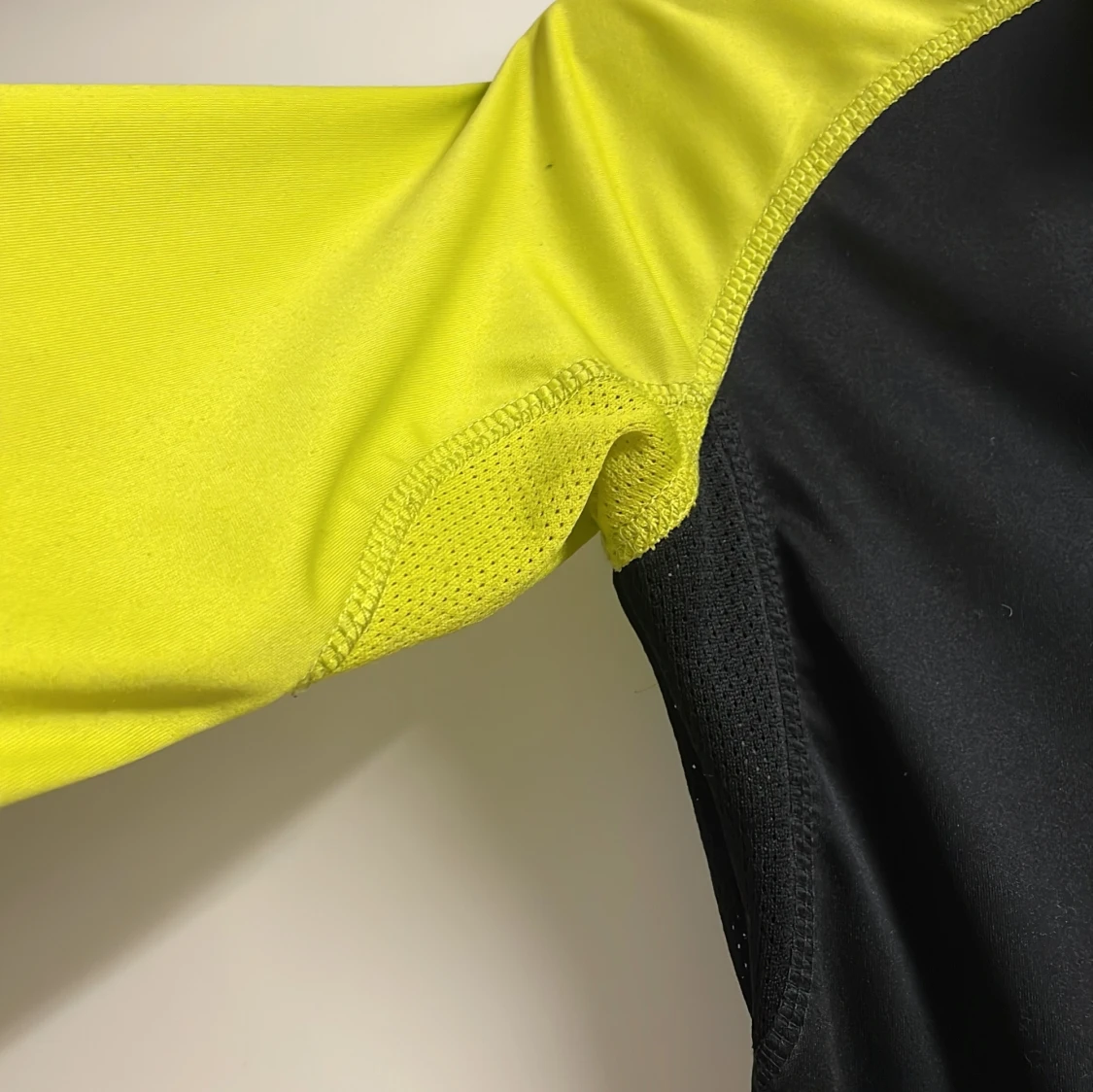 Svart och gul långärmad tröja från In Motion - 4