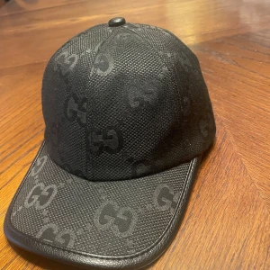 Svart keps gucci  - Använt 2 ggr