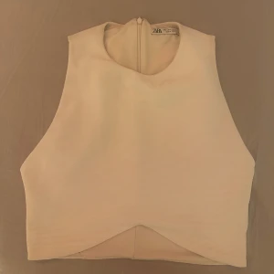 Topp - En otroligt söt topp från Zara i stl S (funkar fint som Xs). Kom privat för fler bilder mm!💕
