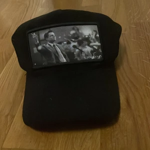 Skön och luftig  - Andvänd 1-3 gånger, bra skick, ren, inga fläckar.