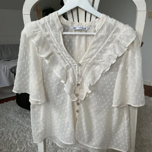 Populära zara tröja!🌸 - Fin tröja från zara! Nästan aldig använd🌟🌸