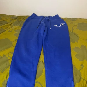Trapstar Byxor - Säljer min blåa Trapstar byxa eftersom den inte kommer till användning. Kom pm för funderingar och frågor.