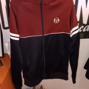 Sergio tacchini tracktop  - SERGIO TACCHINI TRACKTOP  CONDIOTION 9/10 SIZE XS/SMAL  PLEASE FOLLOW US ON INSTAGRAM KEEPITCASUAL.STORE 