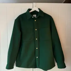 Oversized overshirt från H&M premiumkollektion.  Använd enstaka gånger