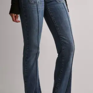 Bootcut jeans från Nelly, använda fåtal gånger så i fint skick!💕