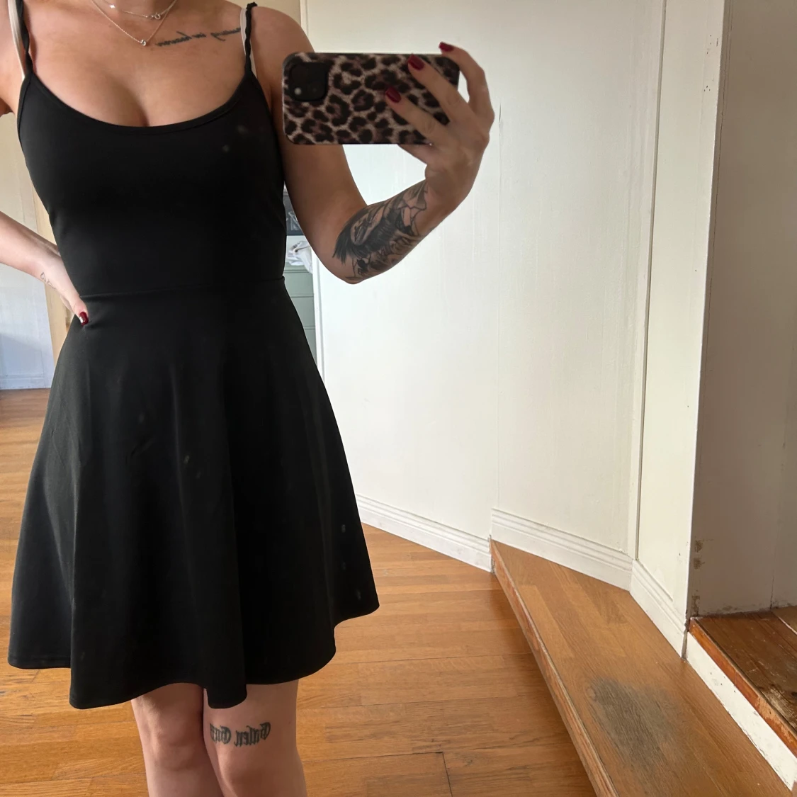 Svart klänning med smala axelband