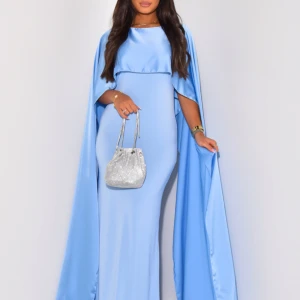 Klänning från jeans industry - ONE-Size men skulle säga den sitter mer om S-M o passar nån som är under 173  Helt ny bara provad 