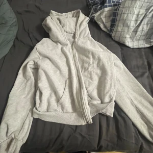  Hoodie  - Hoodie färg ljus grå Storlek M