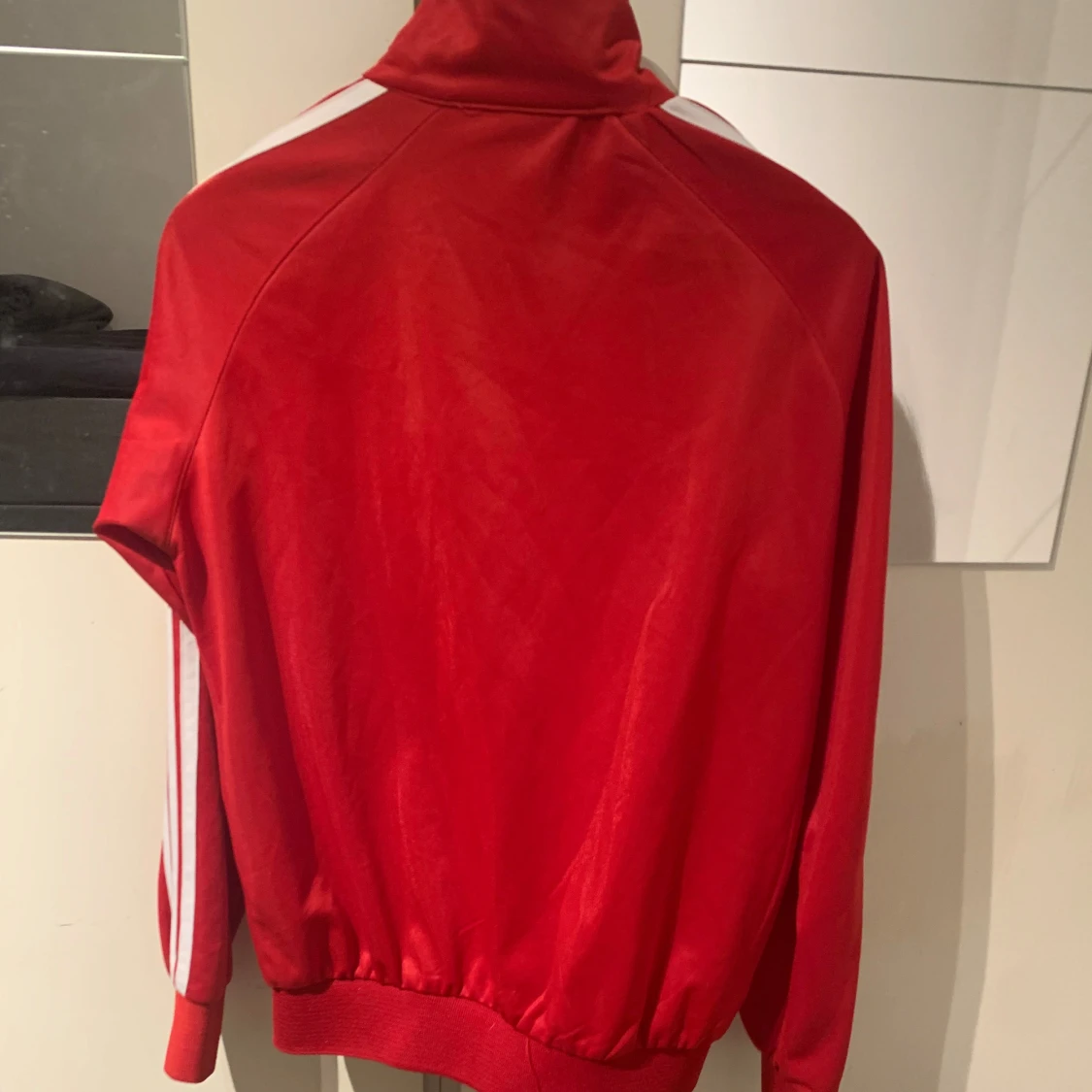 Röd Adidas tröja  - 91