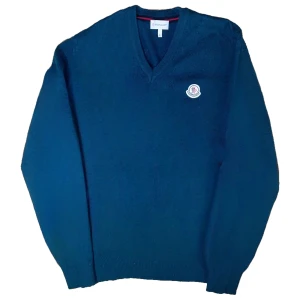 Moncler Sweatshirt - - Moss Green - Storlek: Large (Passar M) - Fint skick (9/10) - Nypris: 10.000 SEK