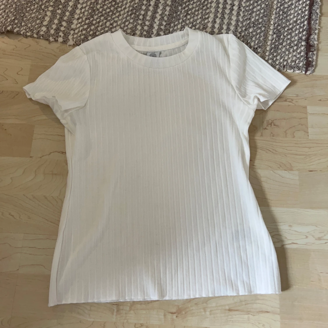 Vit ribbad t-shirt - 92