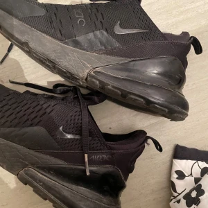 Svarta Nike air Max 270 - Använda fåtal gånger.