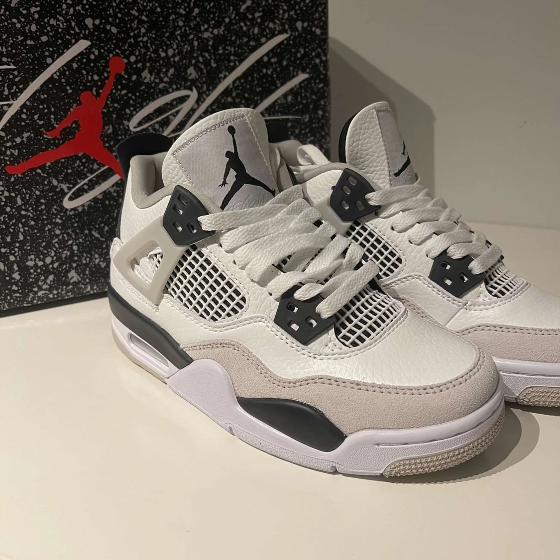 Nike Jordans 4  - 90