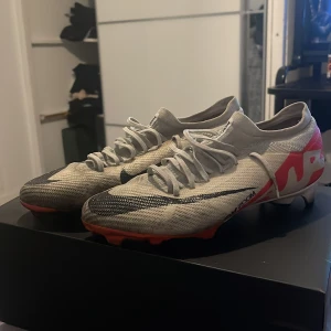 Fotbollsskor  - Fotbollsskor som jag inte längre använder just därför säljer jag dom