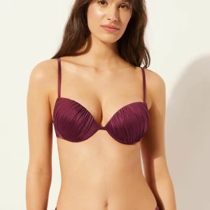 Calzedonia bikini - En näst intill oanvänd calzedonia överdel med push up i storlek 85B/80C/75D, endast testad. Denna är även utgången i sortimentet